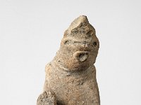 Ame Ker 113  Ame Ker 113, Mexiko, Zentrales Hochland, Azteken, Postklassische Periode, ca. 1250-1521 n. Chr., Fragment einer Figur, möglicherweise zu einem Gefäß gehörig,  Ton, H 8,3 cm, B 4,3 cm : Museumsfoto: Claus Cordes, Bestandskatalog Ethnologie